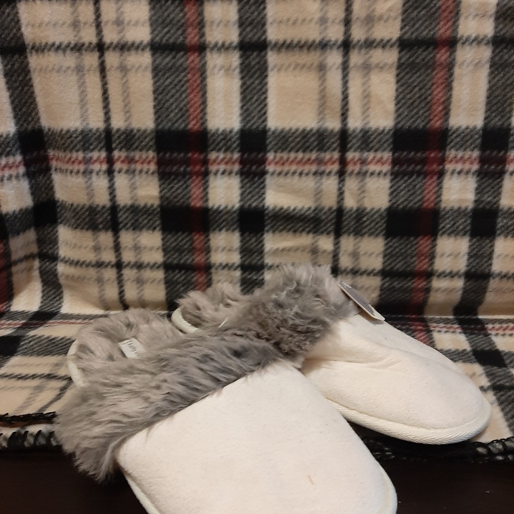 White fur slippers